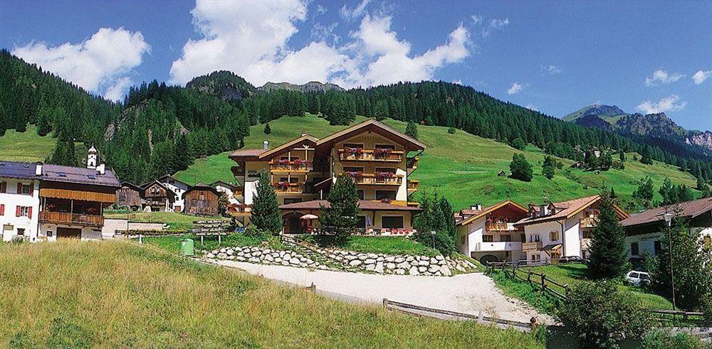 Hotel Dolomites Inn Canazei Ngoại thất bức ảnh