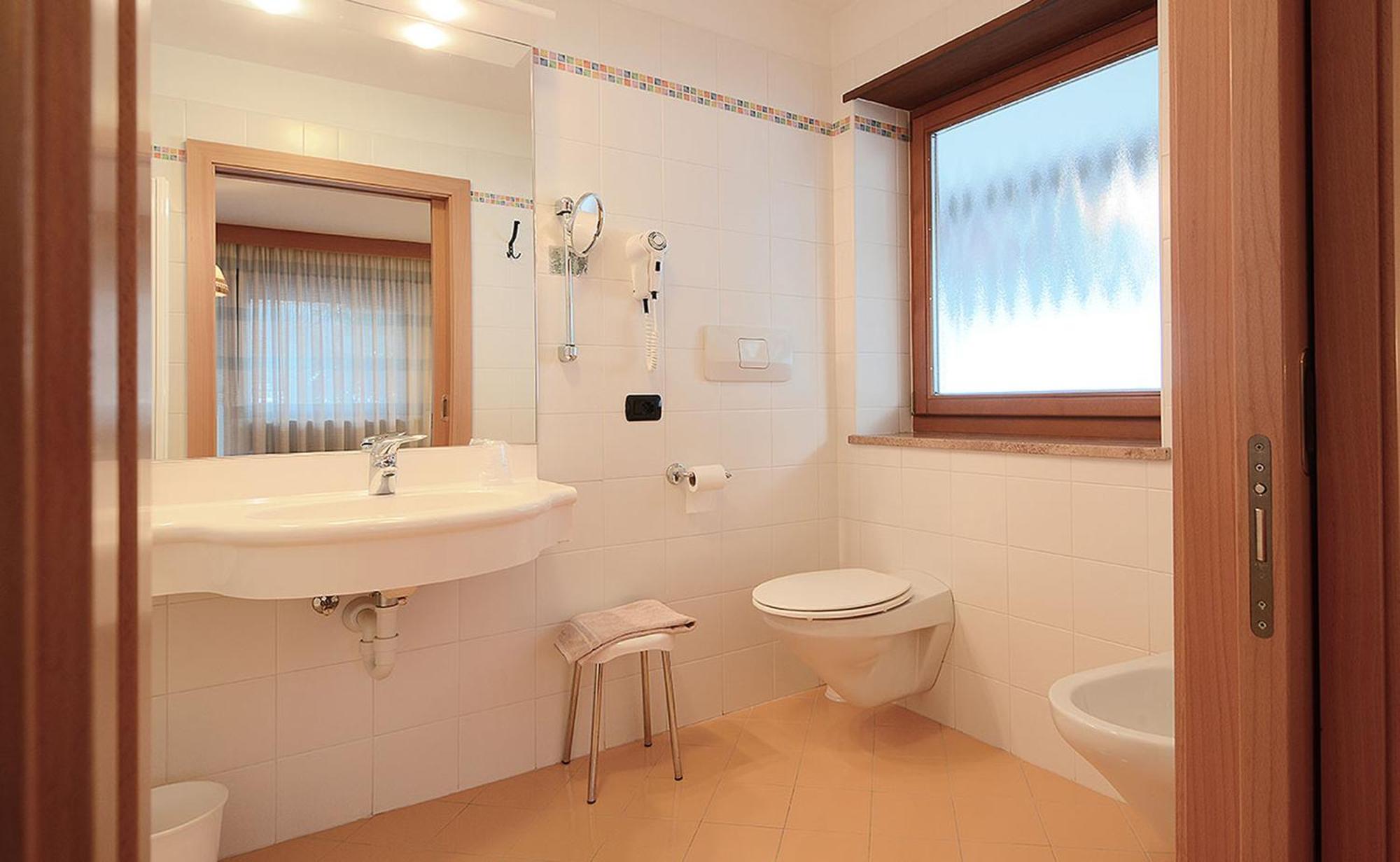 Hotel Dolomites Inn Canazei Ngoại thất bức ảnh