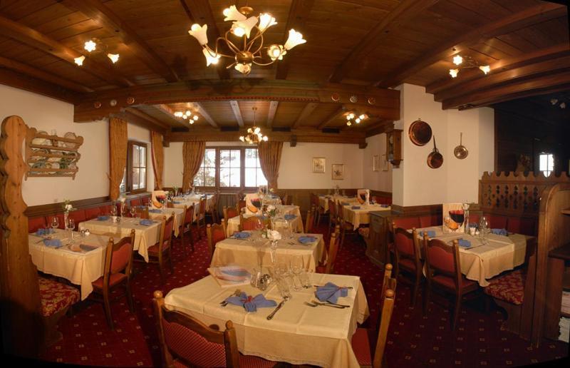 Hotel Dolomites Inn Canazei Ngoại thất bức ảnh