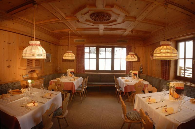 Hotel Dolomites Inn Canazei Ngoại thất bức ảnh