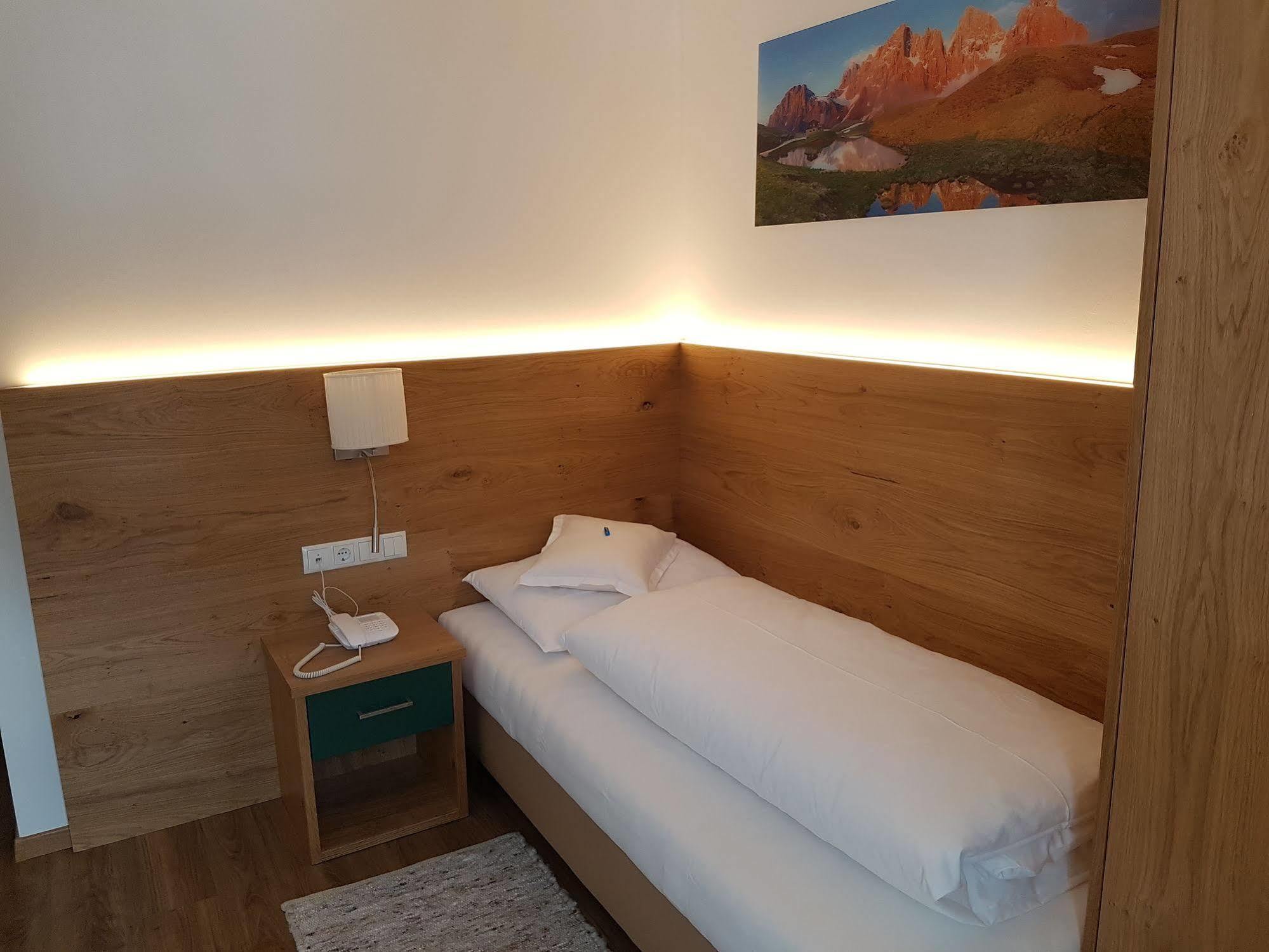 Hotel Dolomites Inn Canazei Ngoại thất bức ảnh