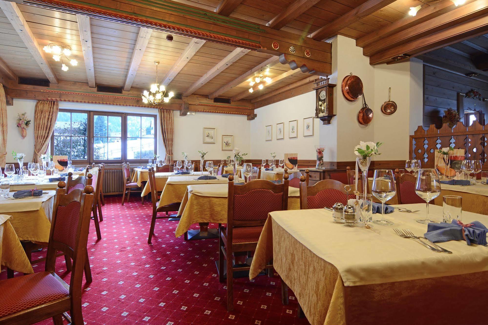 Hotel Dolomites Inn Canazei Ngoại thất bức ảnh