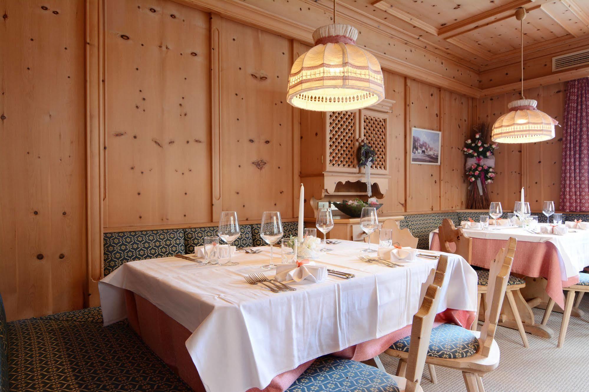 Hotel Dolomites Inn Canazei Ngoại thất bức ảnh