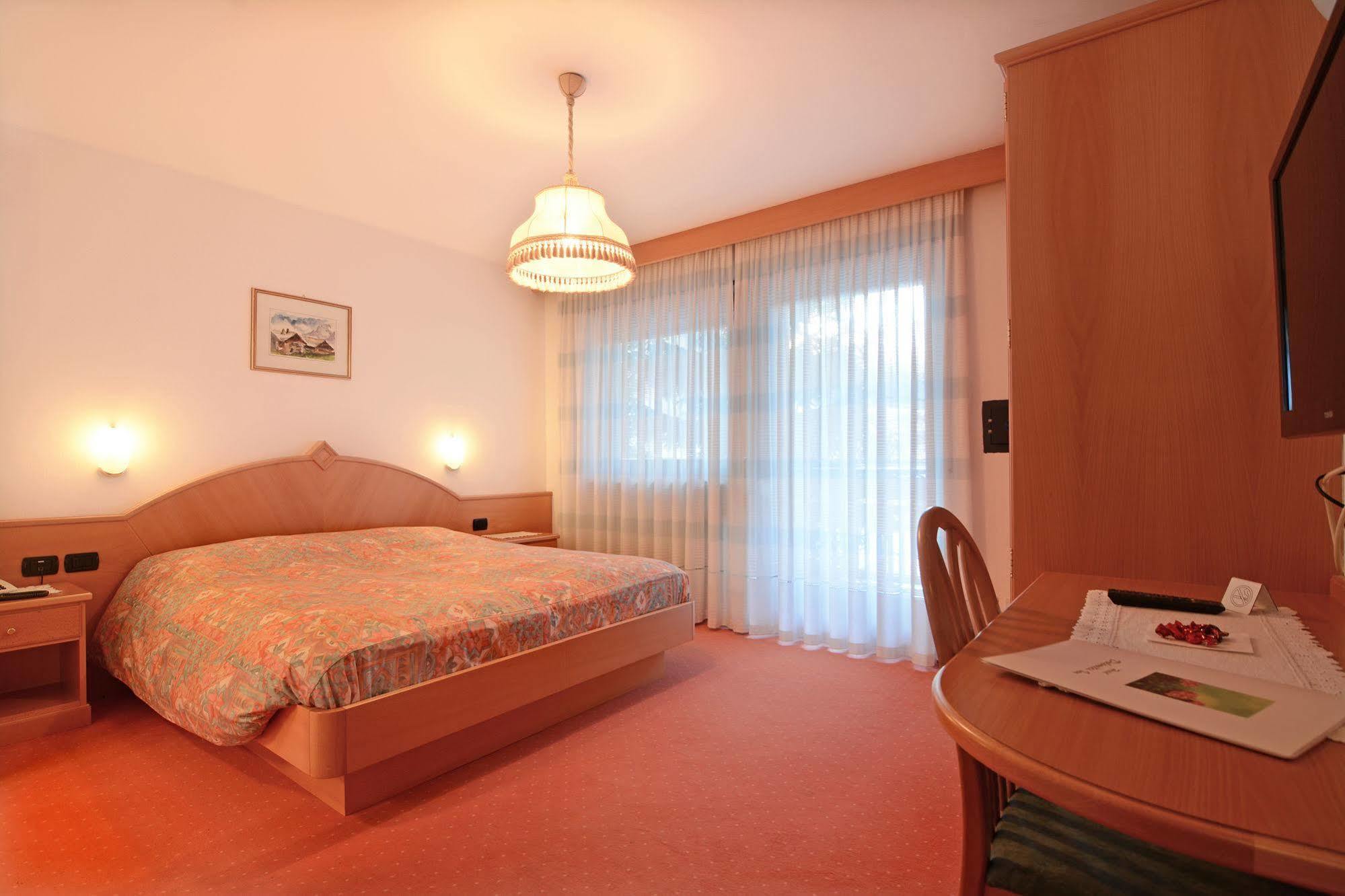 Hotel Dolomites Inn Canazei Ngoại thất bức ảnh