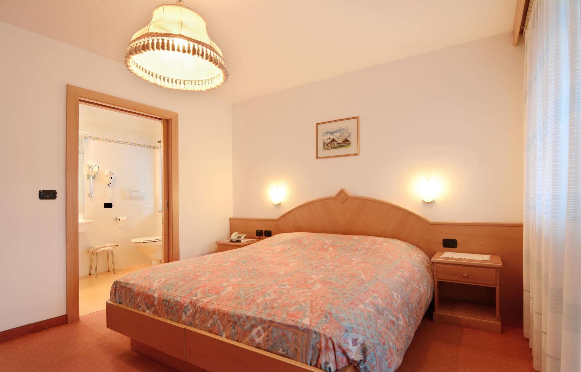 Hotel Dolomites Inn Canazei Ngoại thất bức ảnh