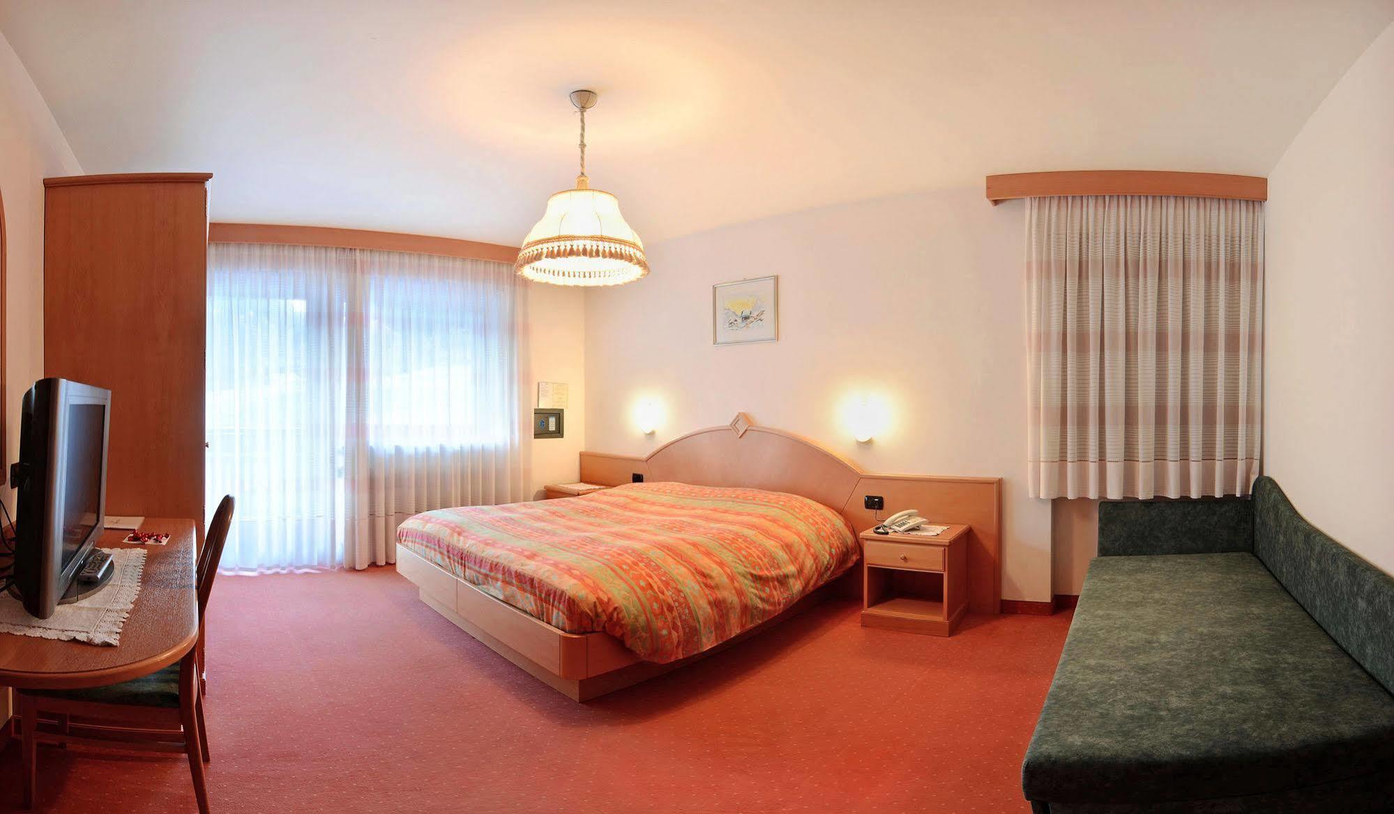 Hotel Dolomites Inn Canazei Ngoại thất bức ảnh